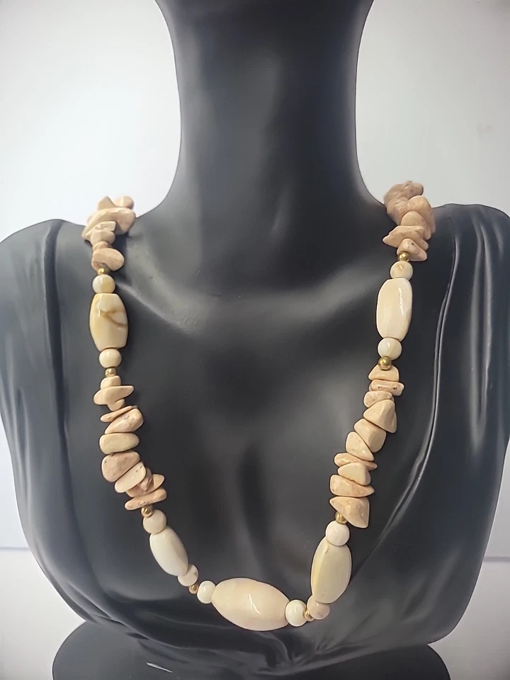 Collar Vintage Piedra Cuentas Chip Beige Tostado Joyería Disfraz Foto 2 de 4