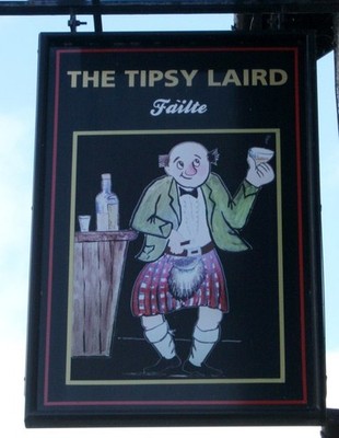 Foto 6x4 Schild für den Tipsy Laird Kingussie Village Pub in Kingussie [ht c2018