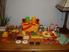 FISHER PRICE PICNIC BASKET BBQ HAMBURGERS HOTDOGS CHICKEN CORN FUN with FOOD 