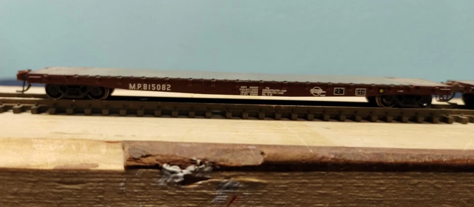 N Scale BLMA Missouri Pacific 60' Flat Car With Eagle Buzzsaw - Image 2 of 3