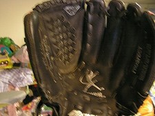Mizuno Finch Prospect Softball Glove GPP 1154 RHT Black Pink Trim 11 1/2"