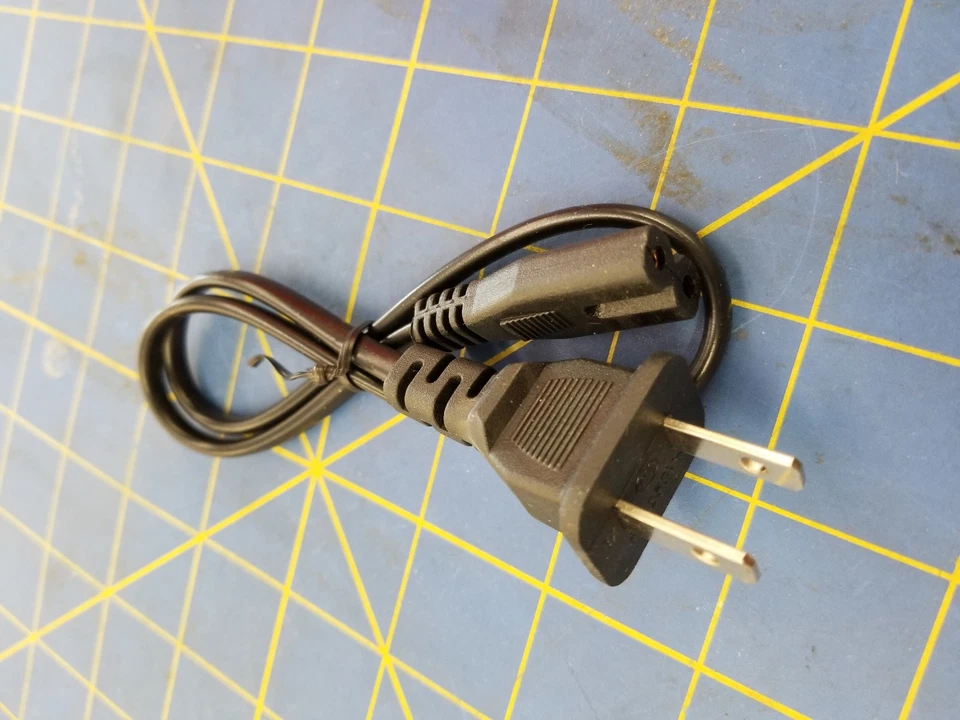 ¡NUEVO! Fuente de alimentación Power Mad roja de Mid America Foto 3 de 4