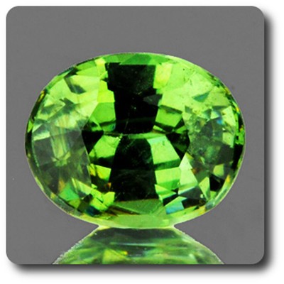 Mineralien und Edelsteine. 0,68 ct GRANAT DEMANTOIDE . VVS Uralgebirge