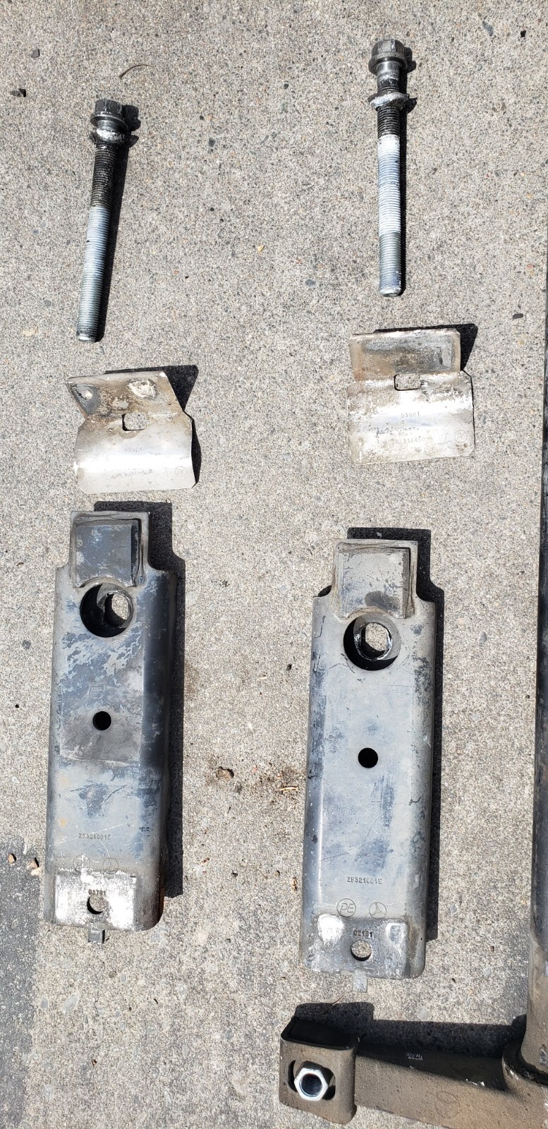 1998 MERCEDES ML 320 W163 LEFT&RIGHT TORSION BARS W/MOUNTING PLATE 