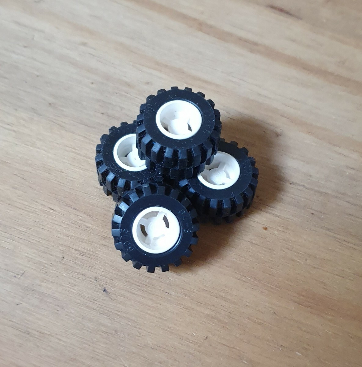 USED LEGO CITY, SUPERHEROES SETS OF WHITE WHEELS MINT
