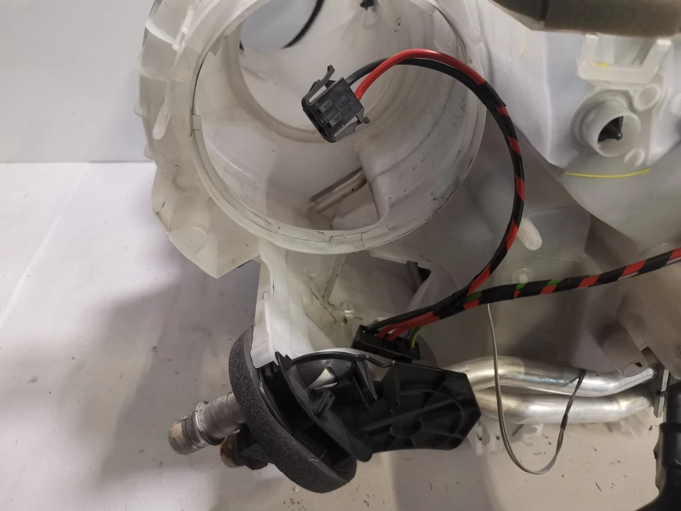 PEUGEOT 208 1.6HDi GT CALEFACTOR SOPLADOR CAJA Y MATRIZ ORIGINAL USADO BUENO 2012-2018 Foto 3 de 4