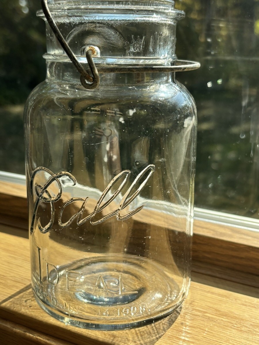 BALL IDEAL キャニスター　メイソンジャー　ヴィンテージ　ガラス保存容器 Vintage BALL IDEAL Clear One quart Mason Jar with Wire Bail