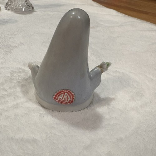 Blessed Mary Porcelain Bust Figure Holding Green Bird from Nest Praying - Picture 2 of 5