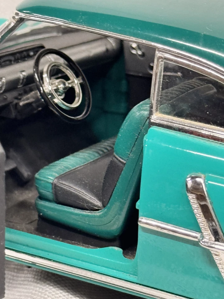 Lincoln Capri 1952 verde 1:18 diecast Road Signature Foto 4 de 4