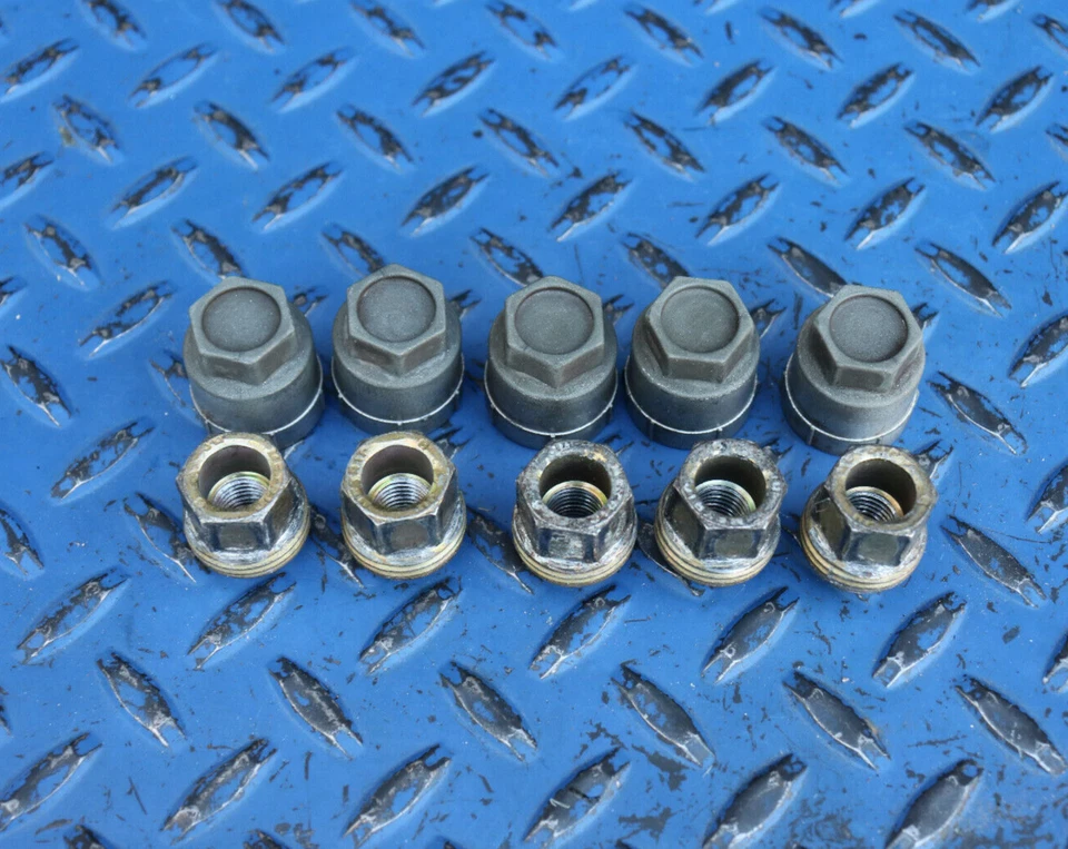 1991 - 1996 年雪佛兰 Corvette C4 凸耳螺母带盖原始设备制造商 — 第 2/4 张图片