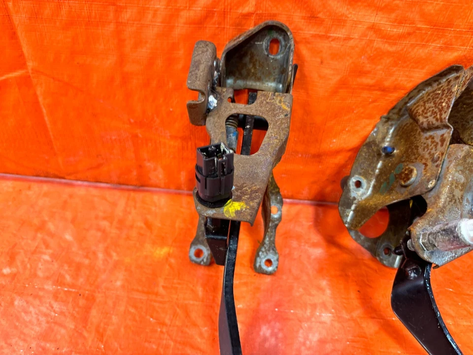 02-06 ACURA RSX - 5 y 6 velocidades pedales manuales embrague freno gas - OEM #280 Foto 3 de 4