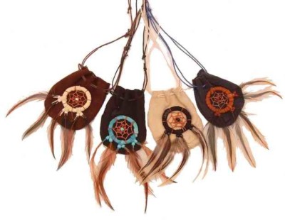 1 Medizinbeutel mit Dreamcatcher, 7,5 x 6 cm, verschiedene nicht wählb. Farben