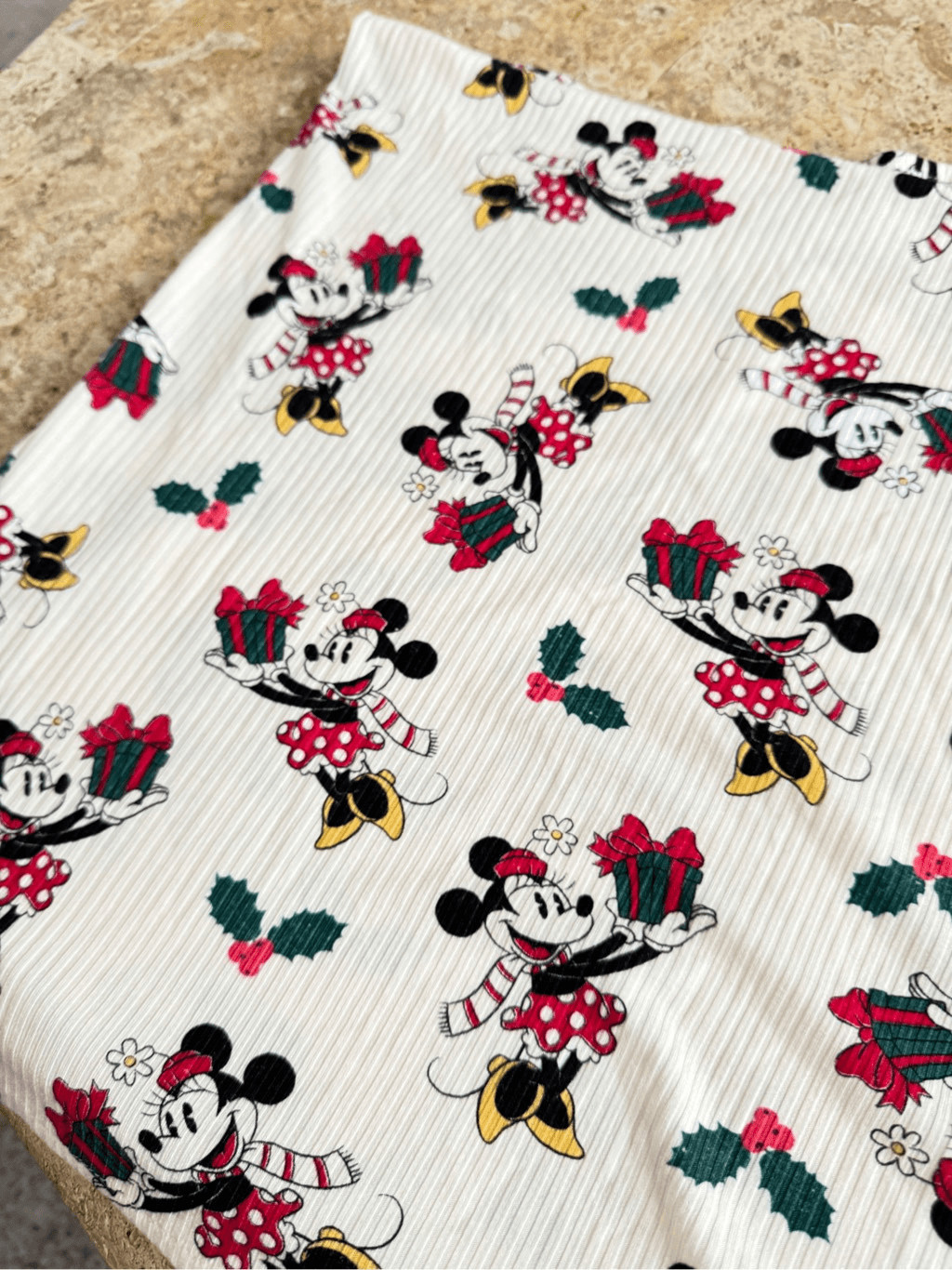 Disney Blanket Minnie Mouse Holiday Edition Ribbed Stretchy Posh Peanut