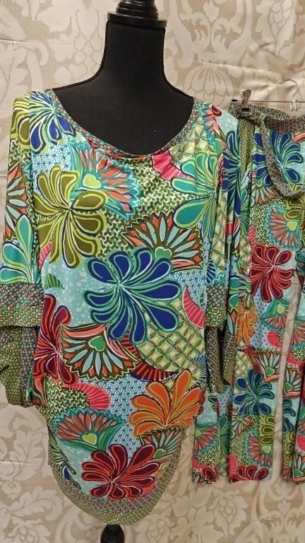 Trina Turk Zanzíbar Conjunto de 3, Encubrimiento de Natación, Pantalones y Traje de Baño Flores Brillantes Med Foto 2 de 4