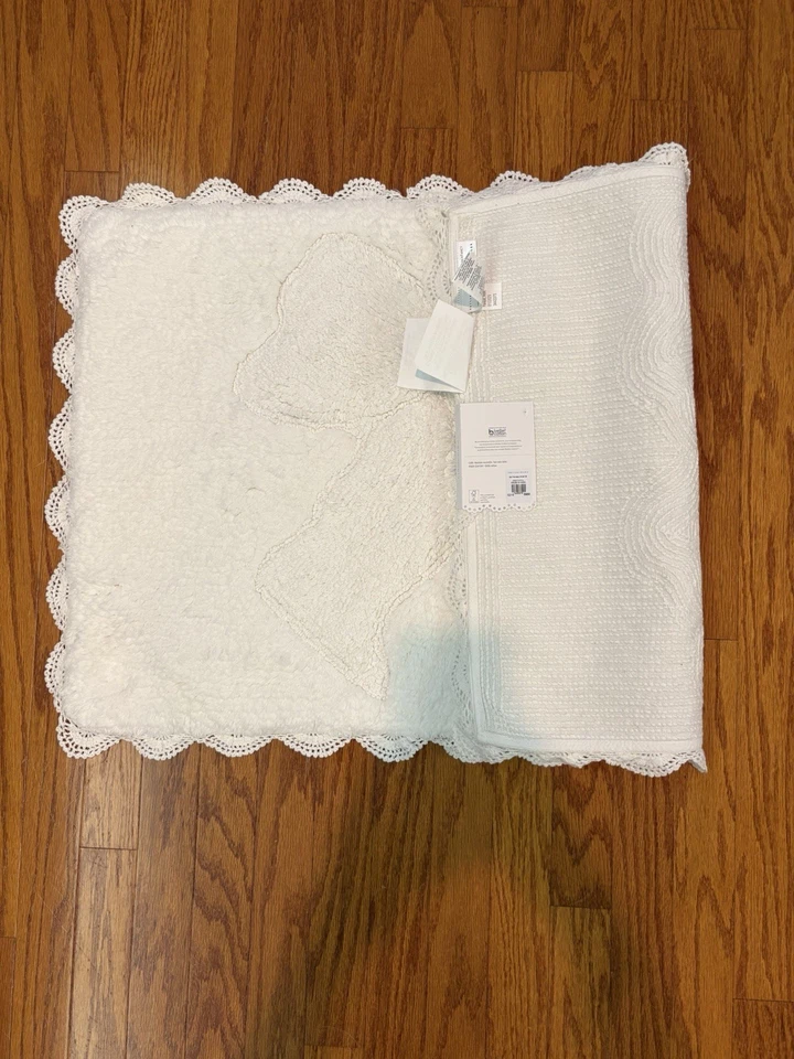 NOVO-Pottery Barn LoveShackFancy tapete de banho de borda de crochê arco, 21 x 34"-branco - Imagem 3 de 3