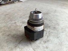 ALLEN BRADLEY 800T-16HX2KB6 SERIES T SELECTOR SWITCH NO KNOB 120V 444