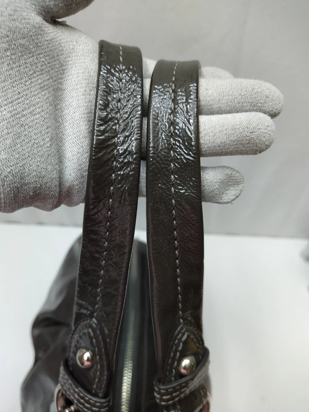 Borsa a tracolla Coach Maggie grigio lucido in pelle verniciata 3 scomparti borsa