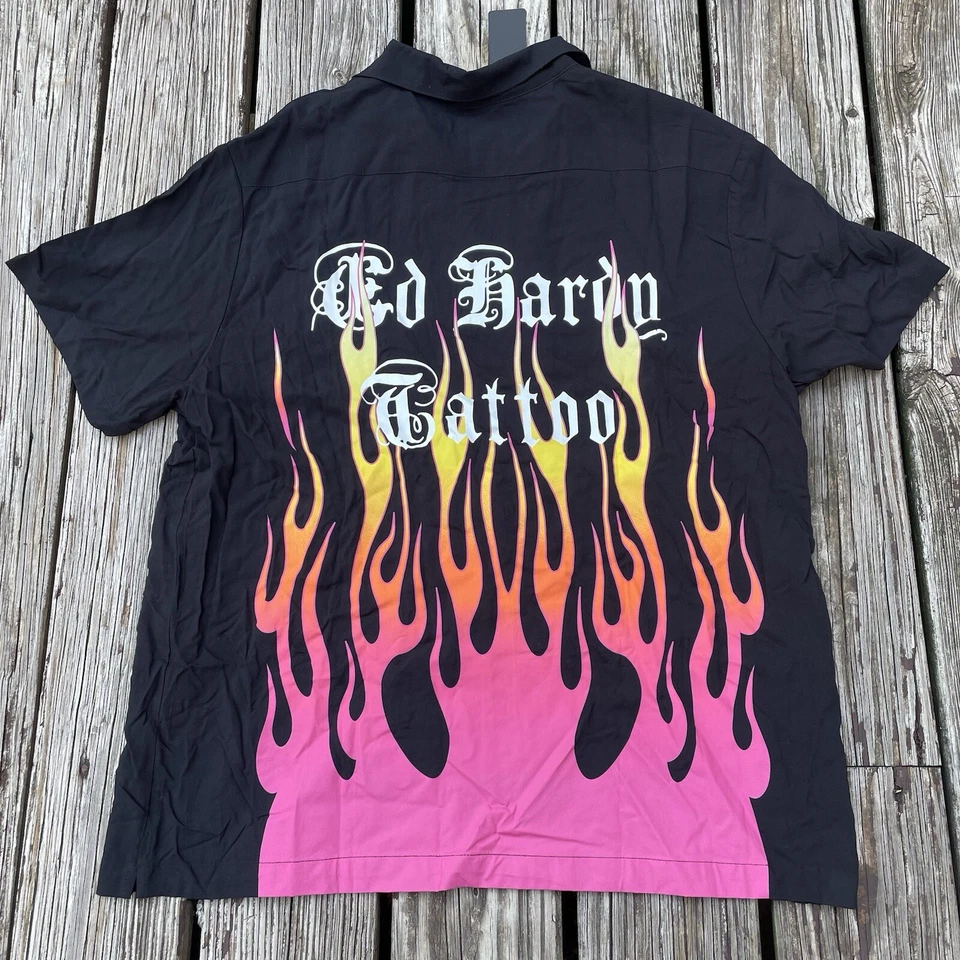 Camisa Y2K Ed Hardy FLAMES estampada con botones para hombre talla XL. Nuevo con etiquetas Foto 2 de 4