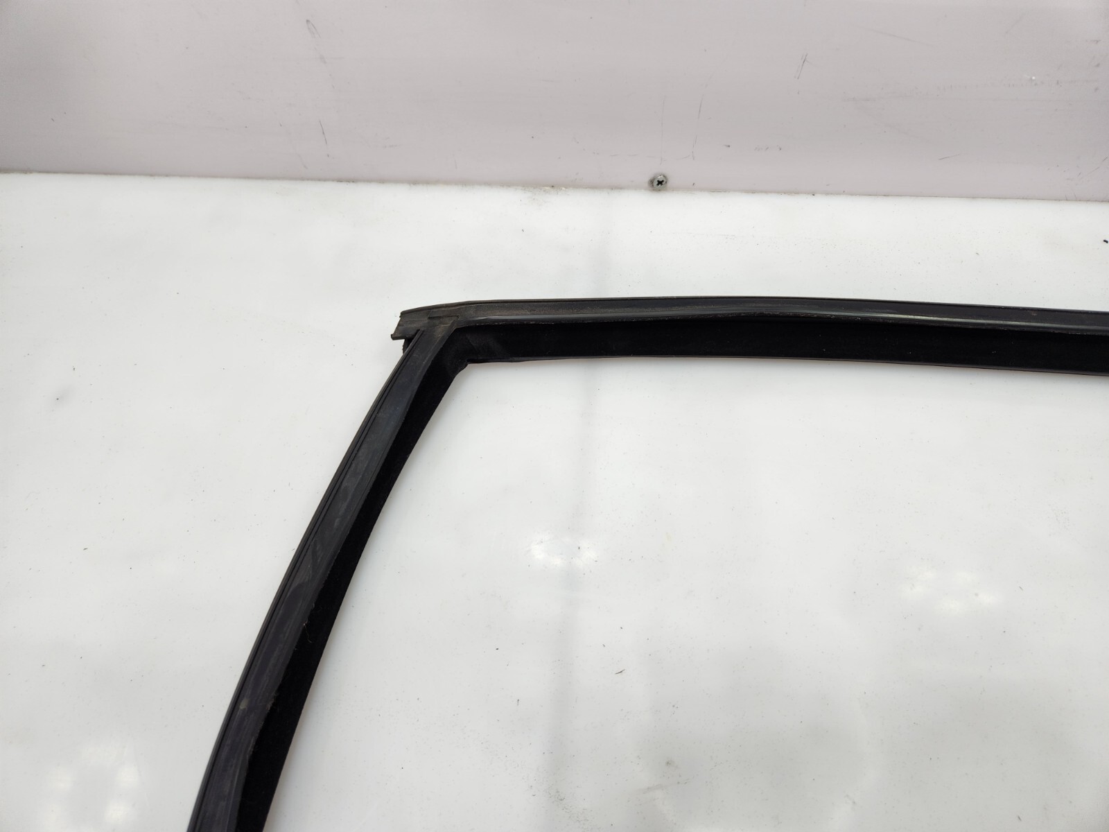 ✅ 10-14 OEM Rolls-Royce Ghost RR4 Rear Right Passenger Door Rubber Window Guide