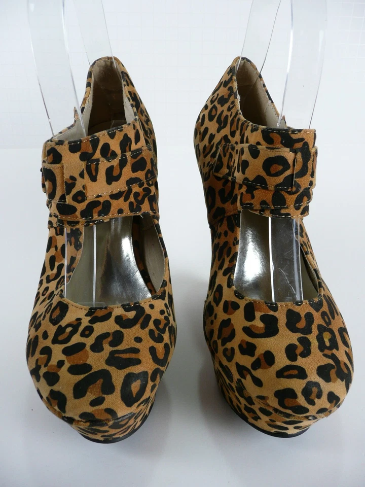 Women's Platform Wedge Size 5.5 Heels Shoes Cheetah Leopard Print Buckle - Image 2 of 4