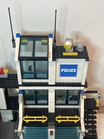 Lego 7744 City: Police Headquarters 95% Complete Minifigures Manuals