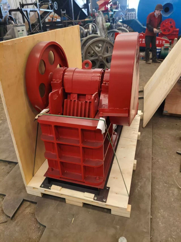 Trituradora de mandíbula accionada por correa con motor y marco, trituradora de mandíbula, trituradora de piedra Foto 3 de 4