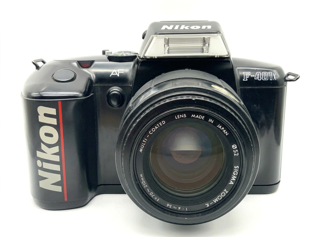Nikon F-401x con obiettivo Sigma 70-210 mm