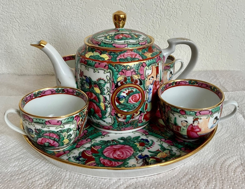 ANTIQUE ROSE MEDALLION CHINESE PORCELAIN FAMILLE 7 PIECE TEA SET