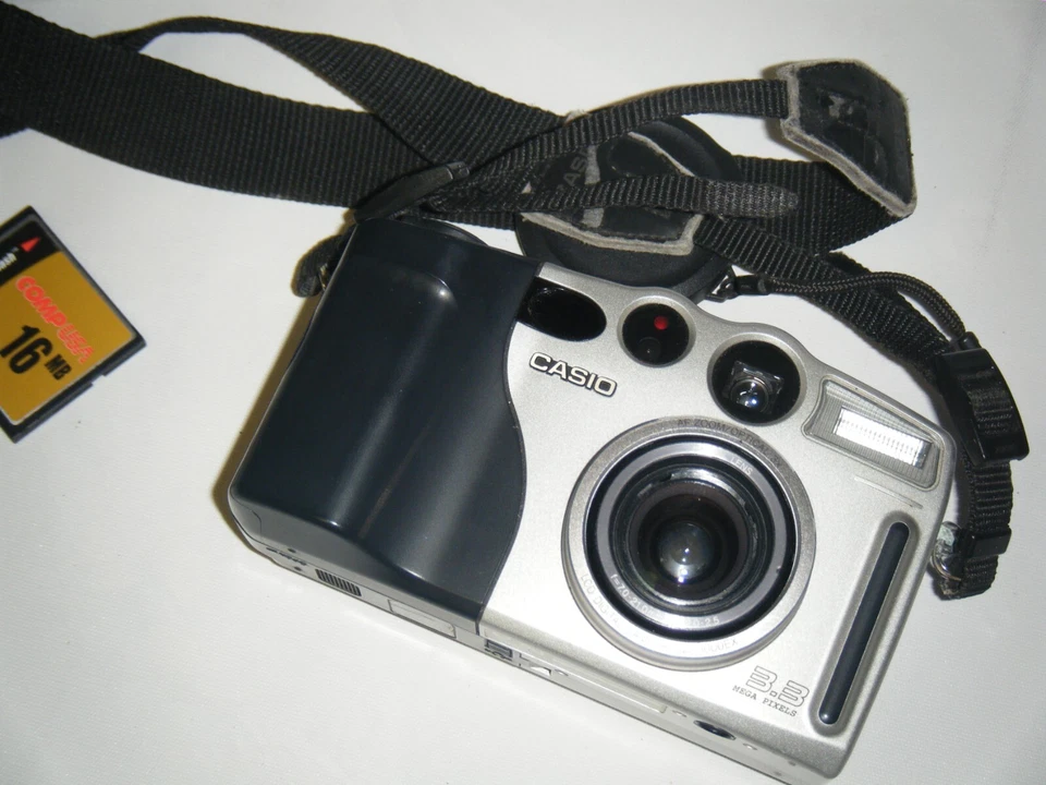 Casio QV-3000EX Silver Black 3.3 Mega Pixel LCD Digital Camera - Image 3 of 4