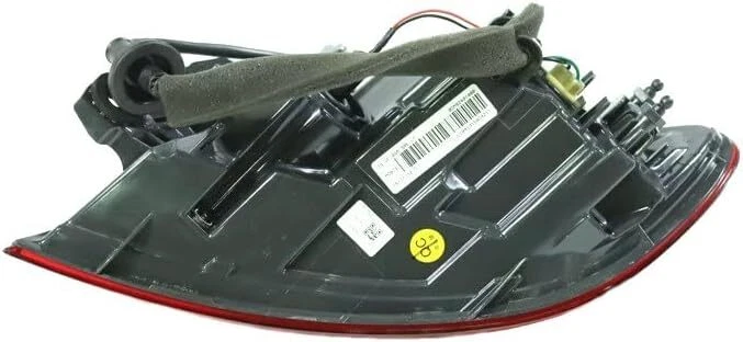 Parada trasera de lámpara izquierda OEM MOPAR para Chrysler 200 2015-2017 68110361AA Foto 2 de 2