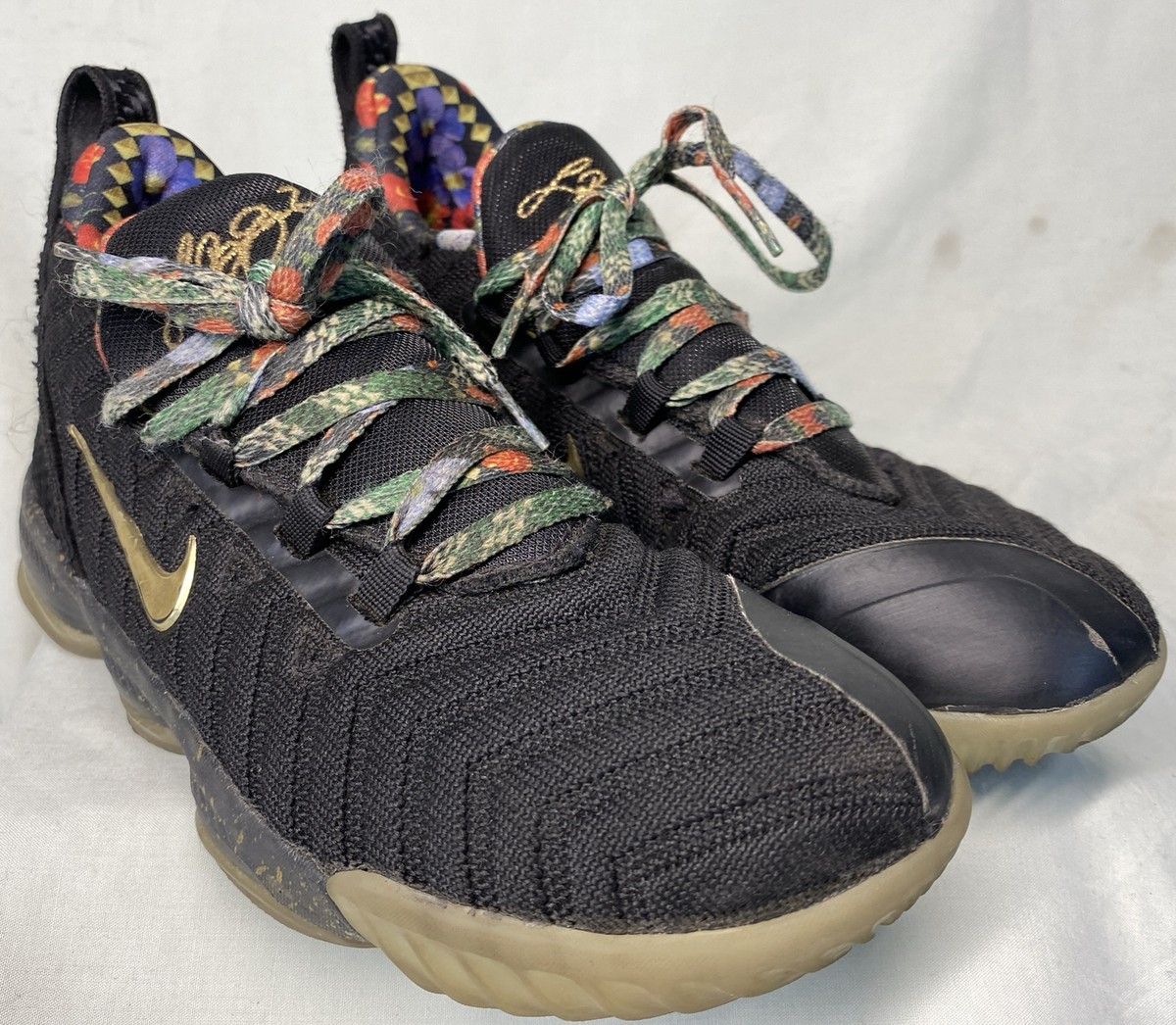 lebron 16s watch the throne