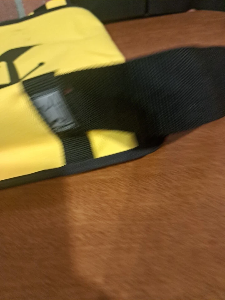 Bolsa mensajera Evil TV yunque amarilla y negra Foto 3 de 4