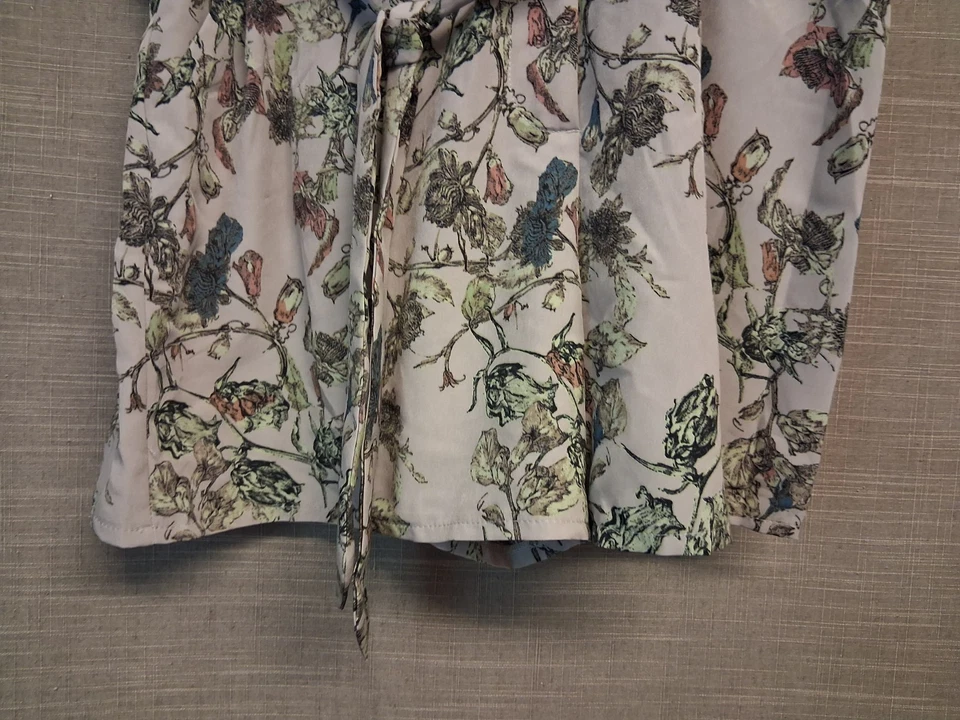 Topshop Womens Shorts Size 12 Grey Floral With Belt Lightweight New - Image 3 of 4