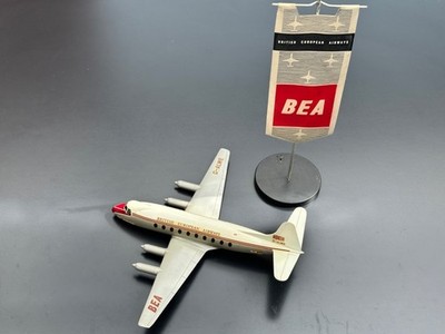 FLUGZEUGMODELL ''BEA-VICKERS-VISCOUNT'' mit WIMPEL