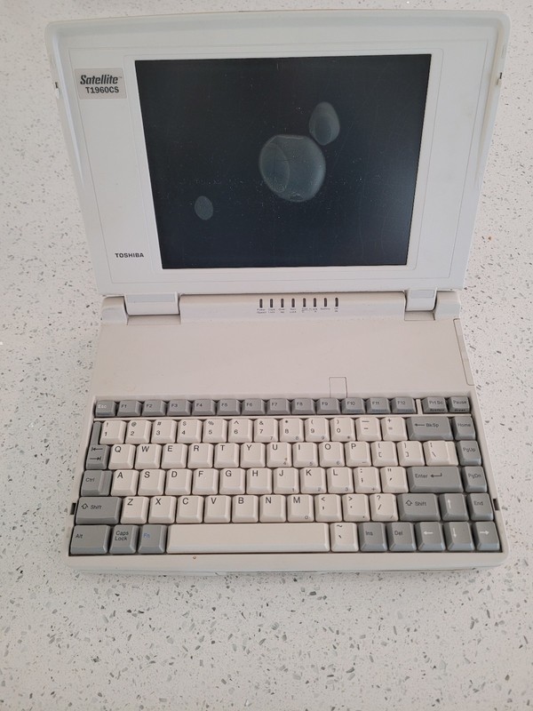 Toshiba Satellite T1960CS   Vintage 1990's  laptop with 486 processor