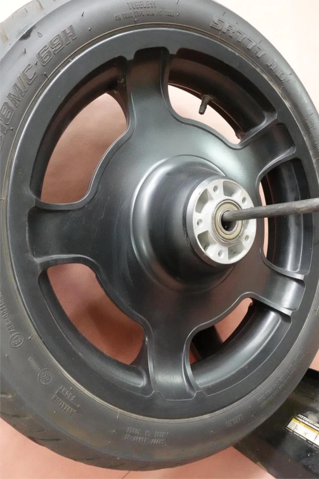 Шина с передним ободом колеса 2012-2016 Harley Davidson FLHX Street Glide 130/70 B18 - Изображение 4 из 4