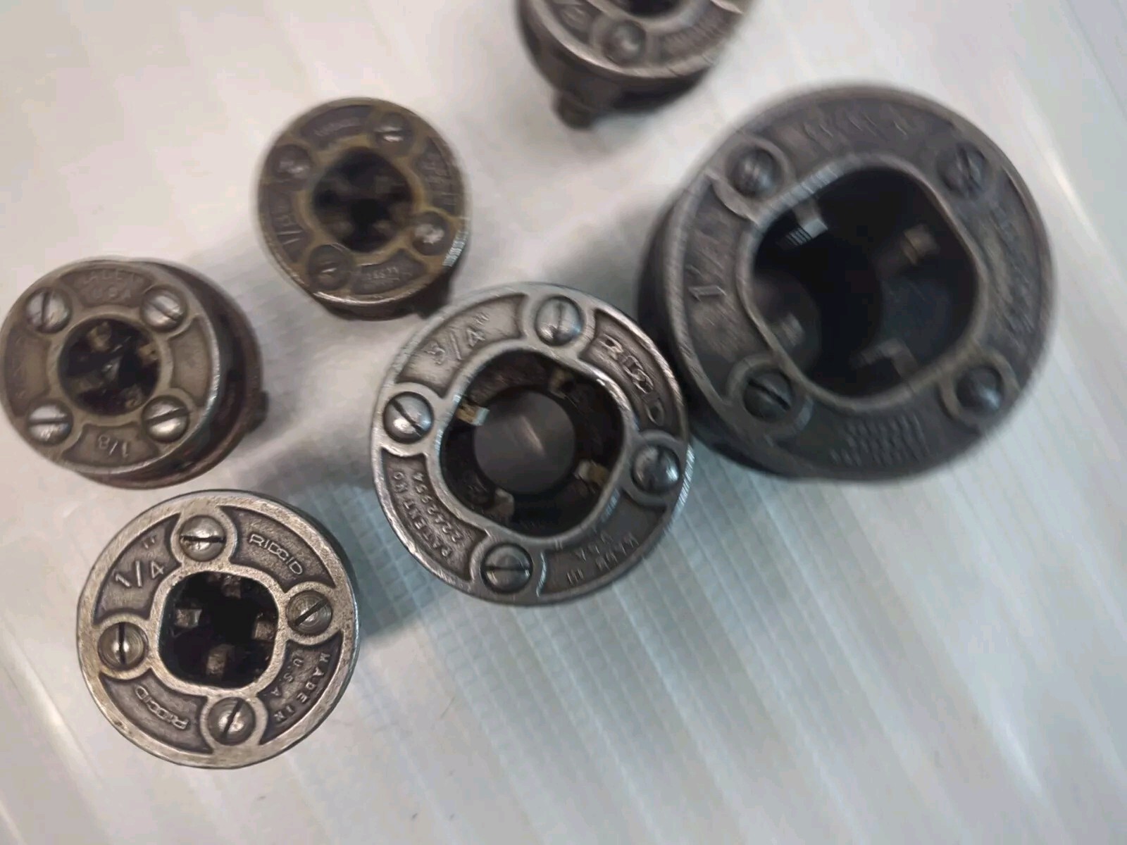 RIDGID DIE HEAD LOT OF 6 MISC. THREADER DIES 1/8 , 1/4 , 3/8 , 3/4 , 1" AS IS