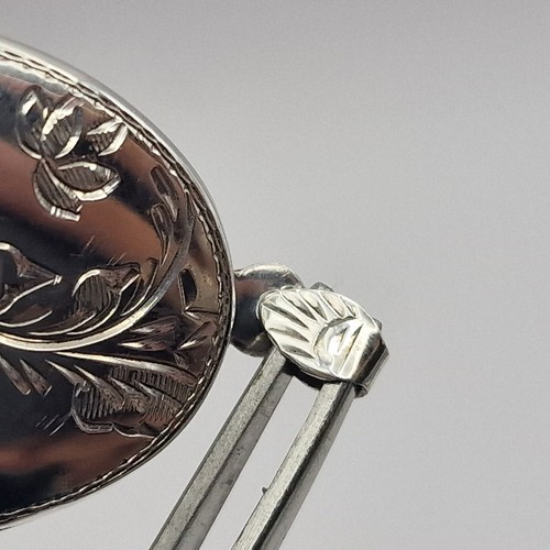 Vintage Sterling Silver Oval Locket with Scroll Engraving - Picture 12 of 17