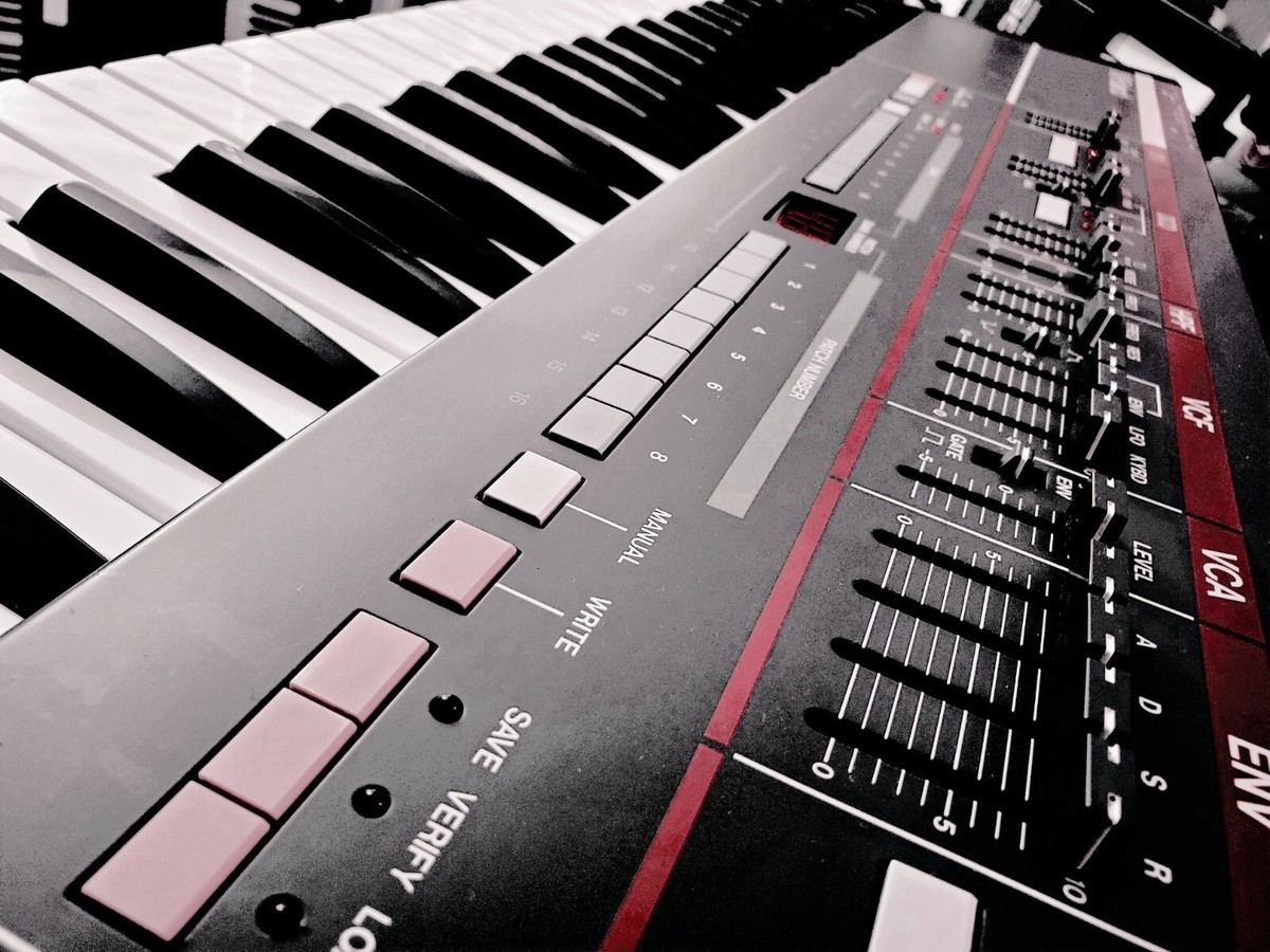 ROLAND JUNO 106 FULLY RESTORED/SERVICED AND IN AMAZING CONDITION