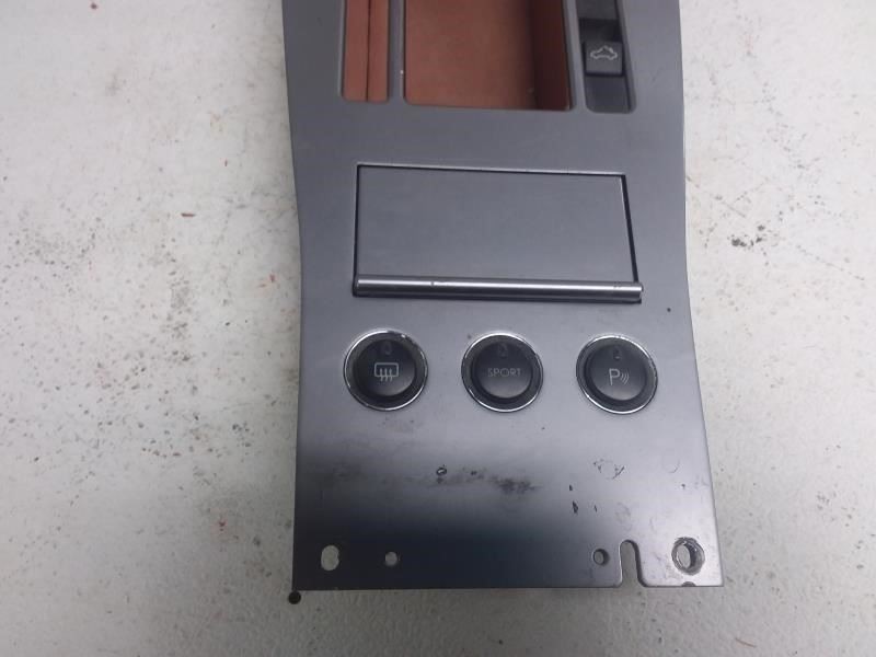 Aston Martin DB9 2006 Center console