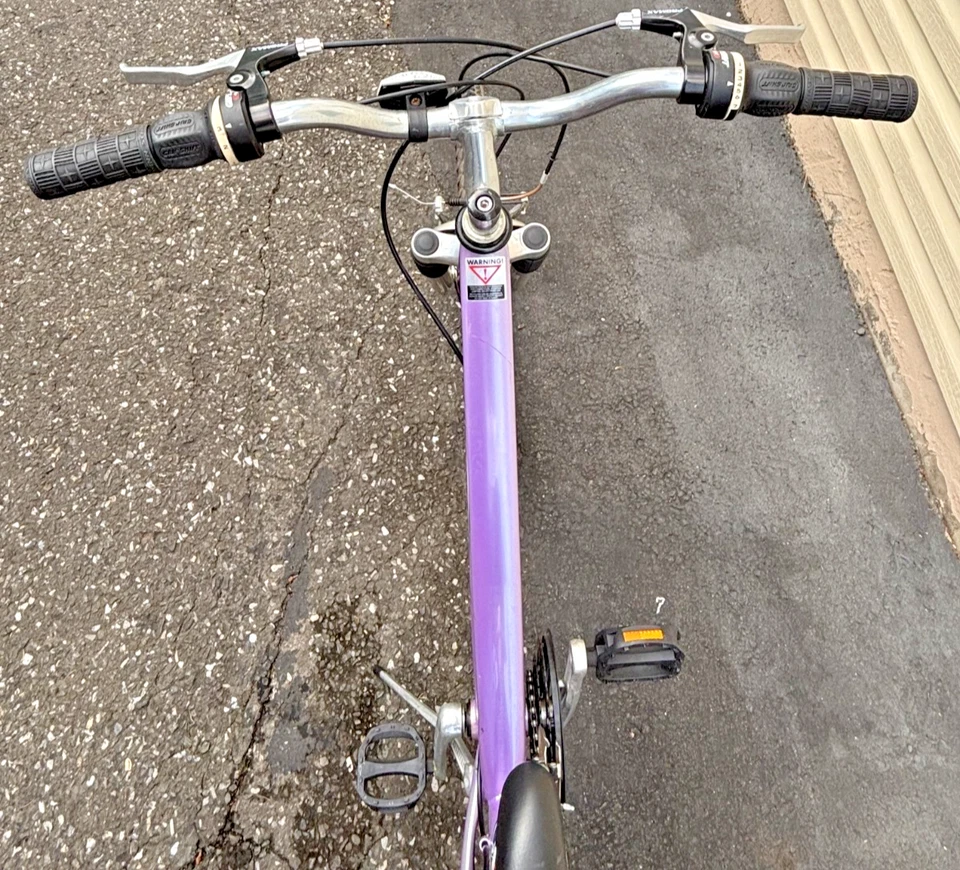 Bicicleta para mujer Schwinn con forma de tubo transversal Foto 2 de 4