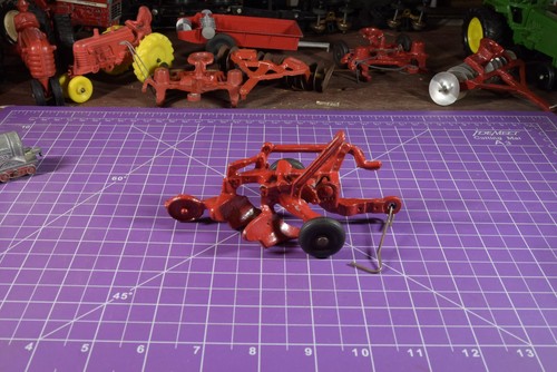 Casting 423 trattore giocattolo attrezzo agricolo rosso aratro a 2 file con gancio - Foto 10 di 15
