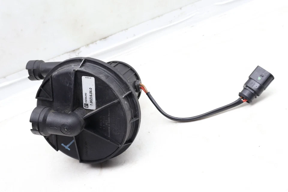 AUDI S4 B7 2004-2009 4,2 L - Bomba de inyección de aire secundaria 079906601E Foto 2 de 4