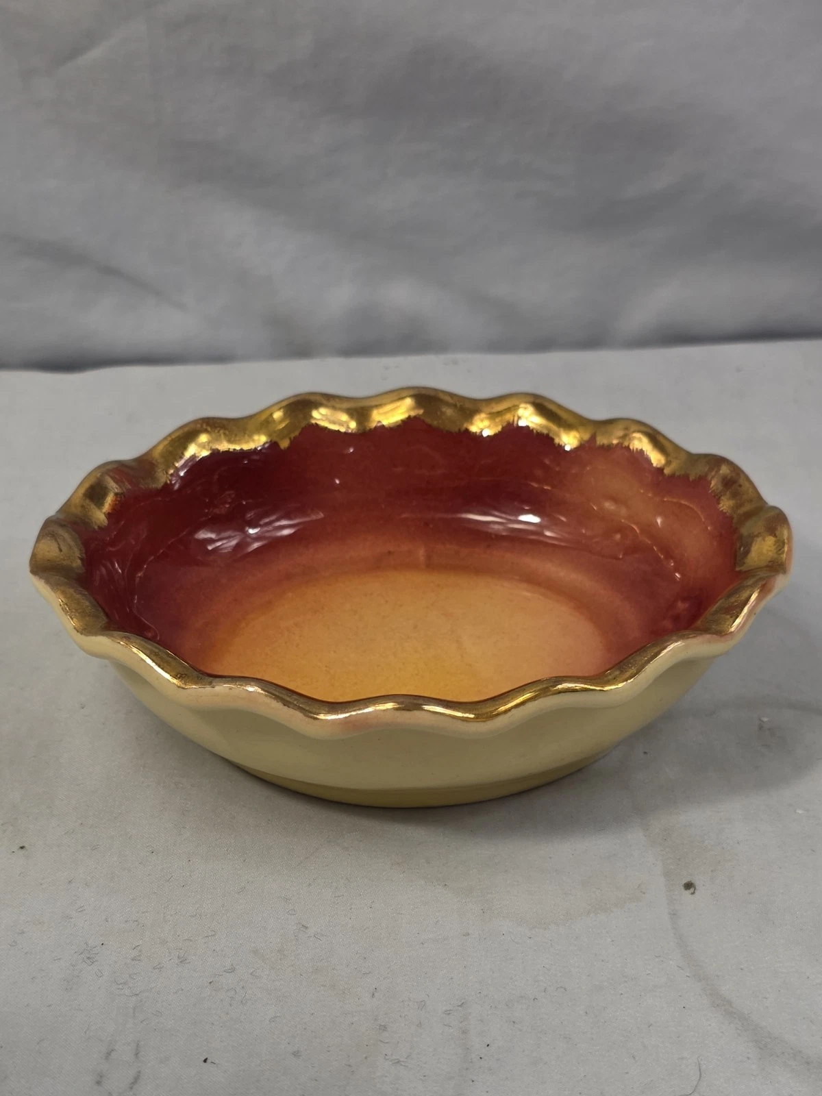 VTG MCM Shawnee Pottery Dish USA #351 Ruffled Pie Crust Edge Gold Band Rim 145
