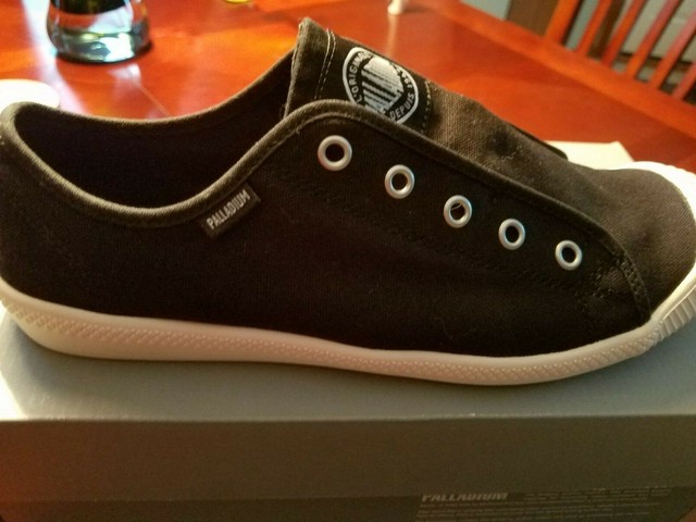 palladium flex slip on