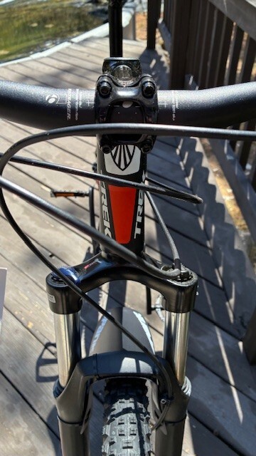 TREK 4300 Mountain Bike 18