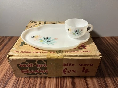 Vintage MCM 1950s Federal Glass Patio Snack Set Atomic Flower 4 plates 4 cups