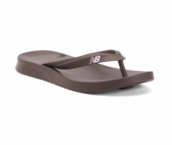 Ciabatte infradito unisex New Balance marrone. Taglia 8 Donna 6 Uomo. Nuovo con scatola!