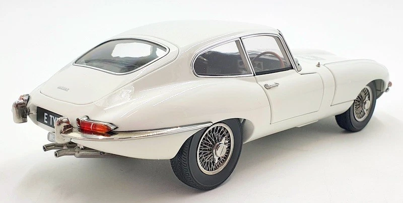 Kyosho 1/18 Scale Diecast 08954W - Jaguar E-type Coupe - White - Image 2 of 4