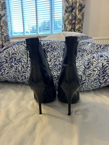 Seriously Sexy Kinky Boots - Picture 3 of 6